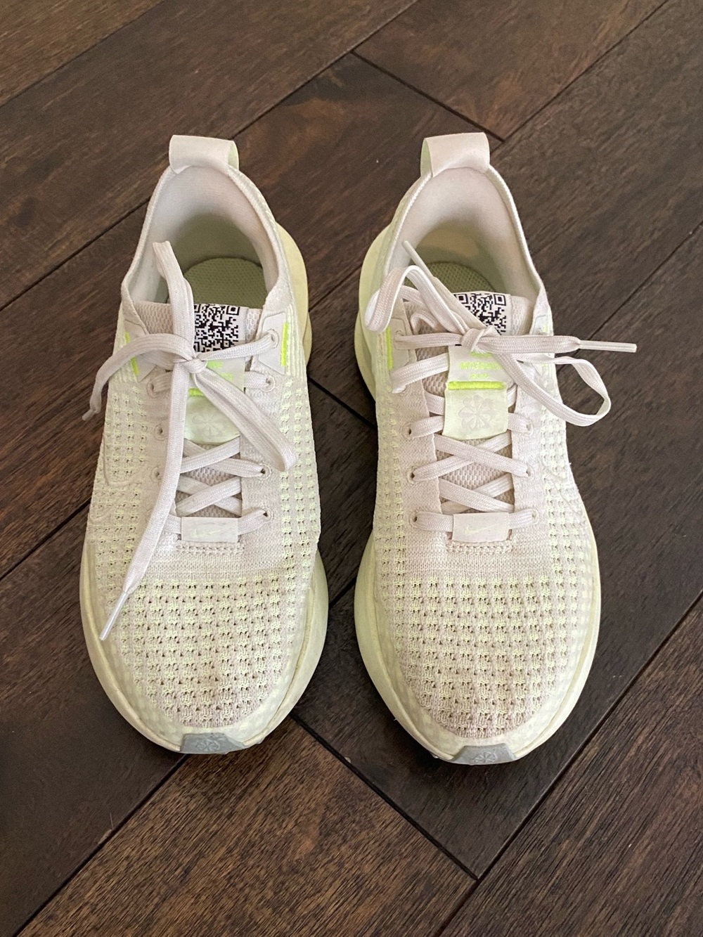 Nike Women's Knit Sneakers in Light Green with Neon Yellow Accents